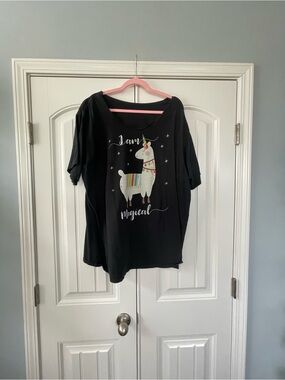 Black 'I Am Magical' Llama Short Sleeve Tee 3 x